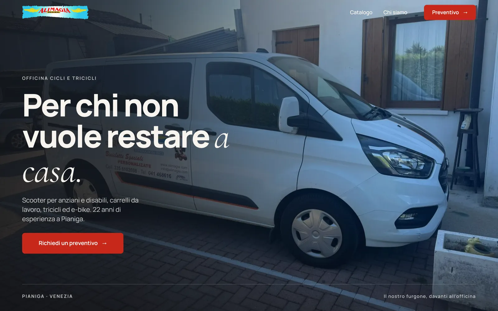 La prima schermata del sito: il titolo «Per chi non vuole restare a casa.» sopra la fotografia del furgone dell’officina, e il bottone rosso per chiedere un preventivo.